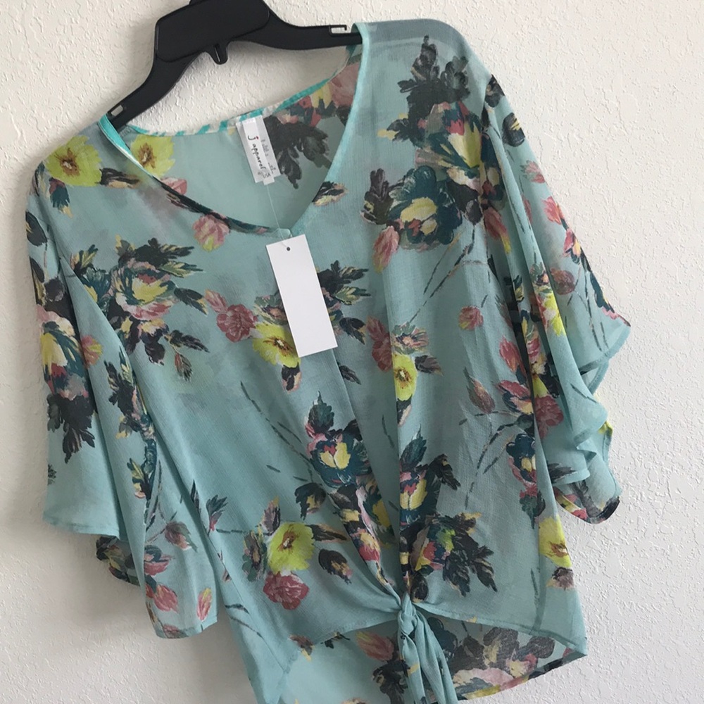 ⬇️$12⬇️ Boutique - Mint floral tie hem top